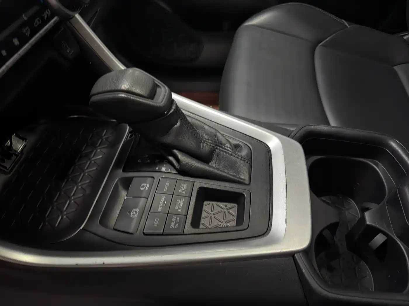 Toyota Wildlander 2020 2.0L CVT AWD Luxury Edition фото 5