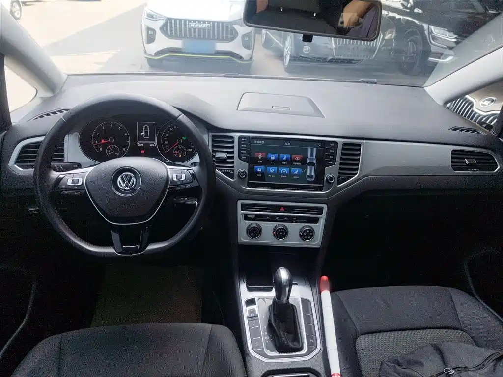 Volkswagen Golf Sportsvan 2016 230TSI Automatic Progressive фото 10