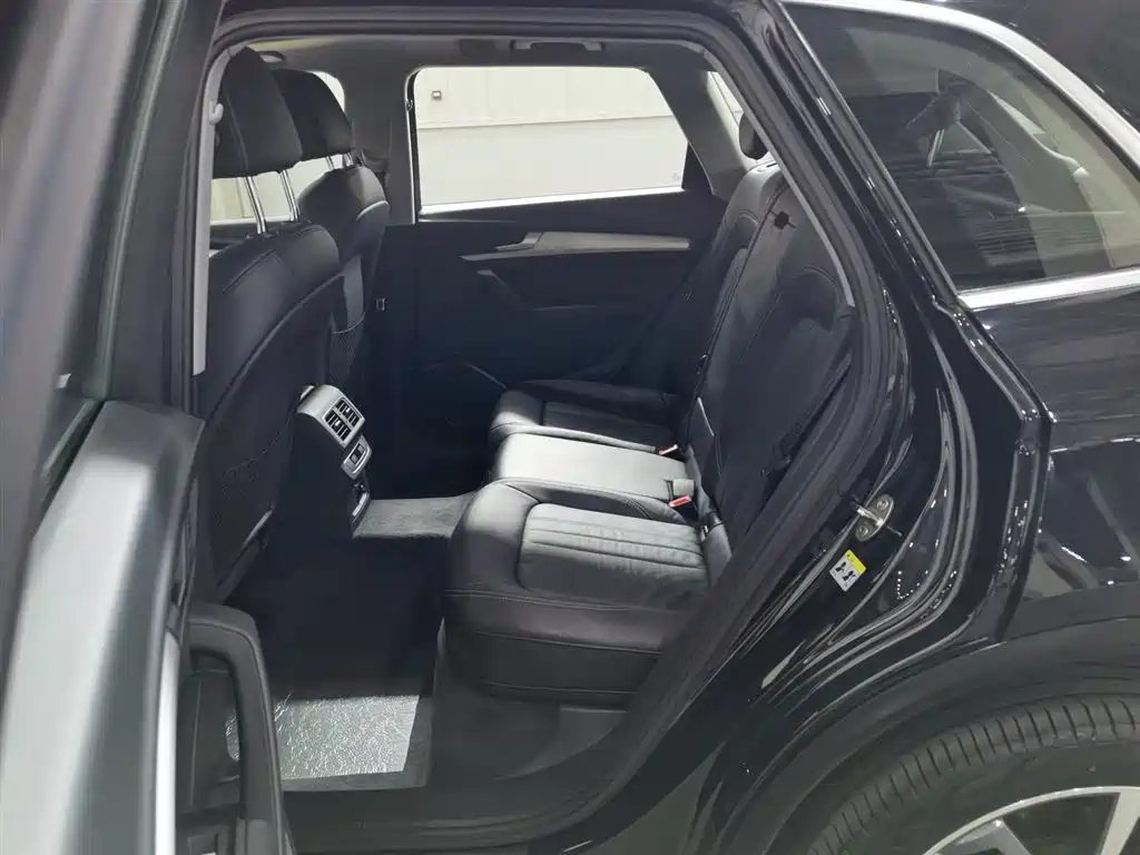 Audi Q5L 2020 Facelift 40 TFSI Honor Fashion фото 15