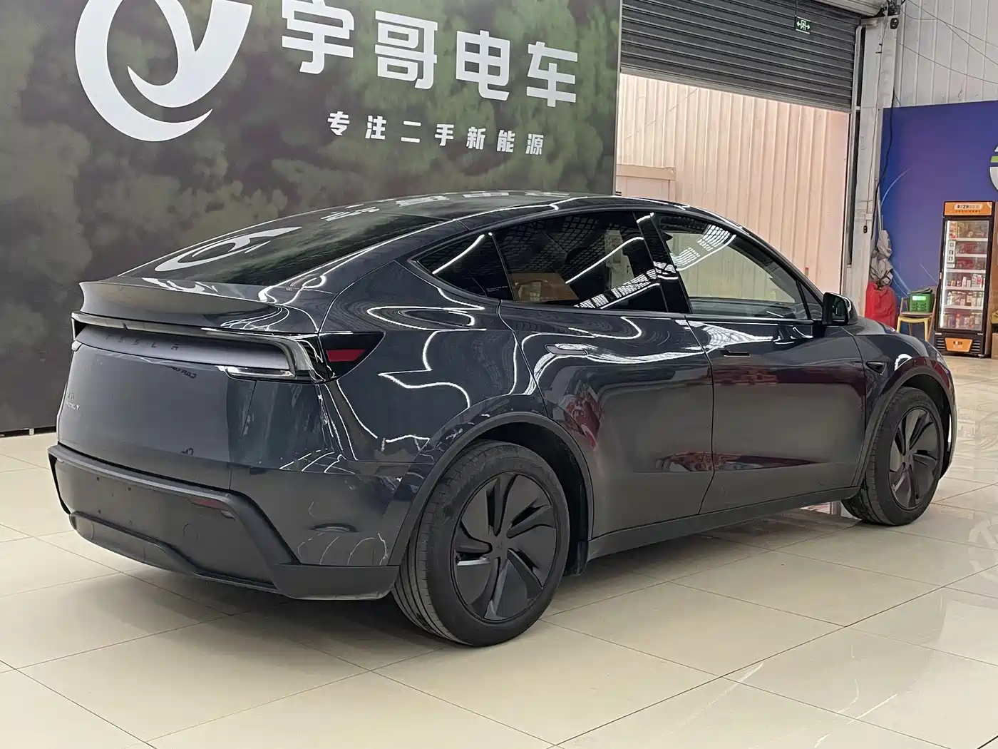 TESLA MODEL Y