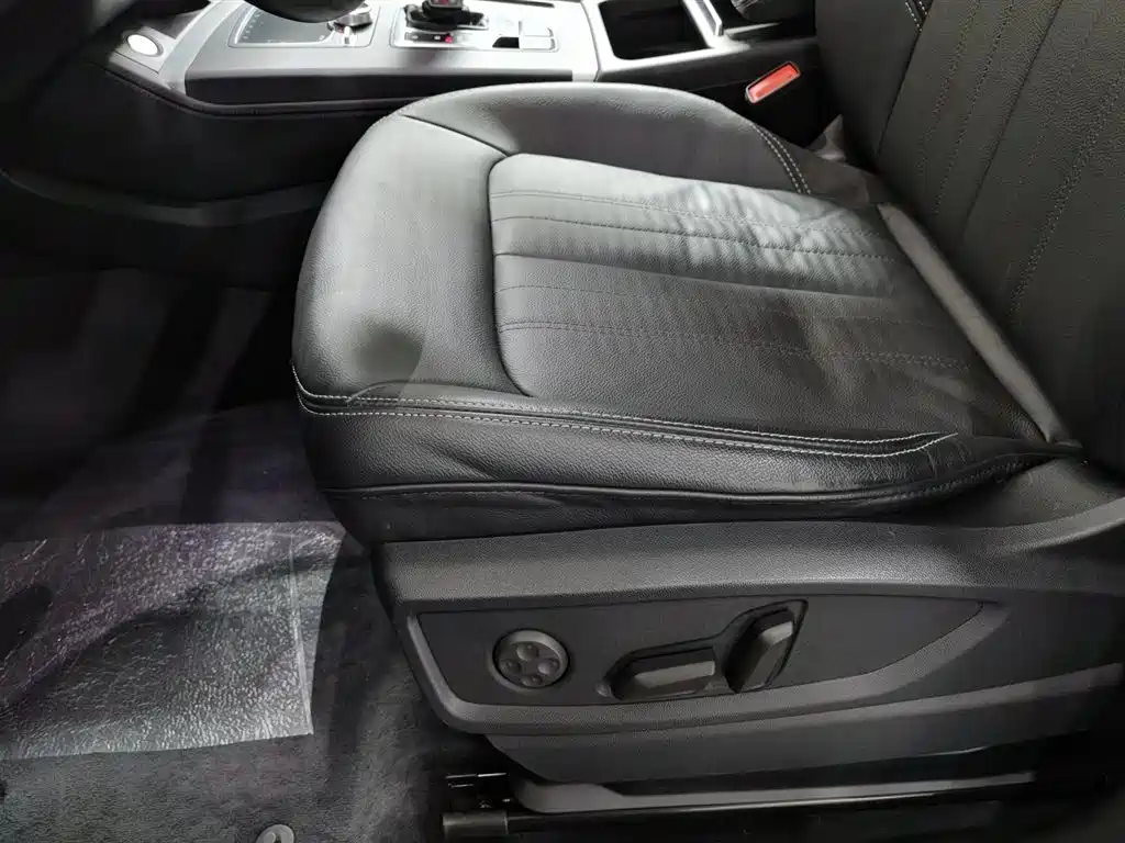Audi Q5L 2020 Facelift 40 TFSI Honor Fashion фото 20