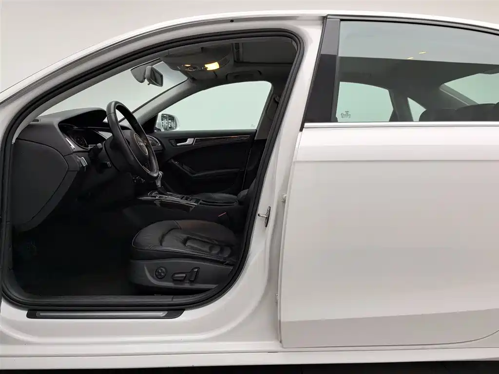 Audi A4L 2013 35 TFSI Automatic Comfort фото 10