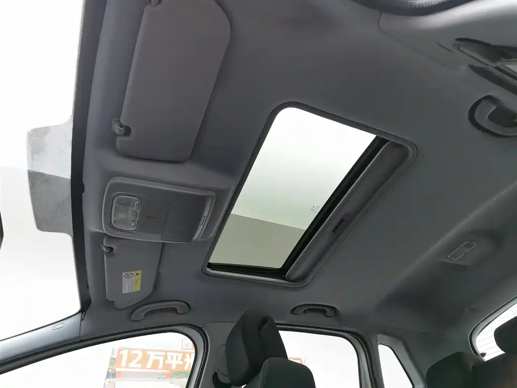 Peugeot 3008 2015 2.0L Automatic Classic Edition фото 14