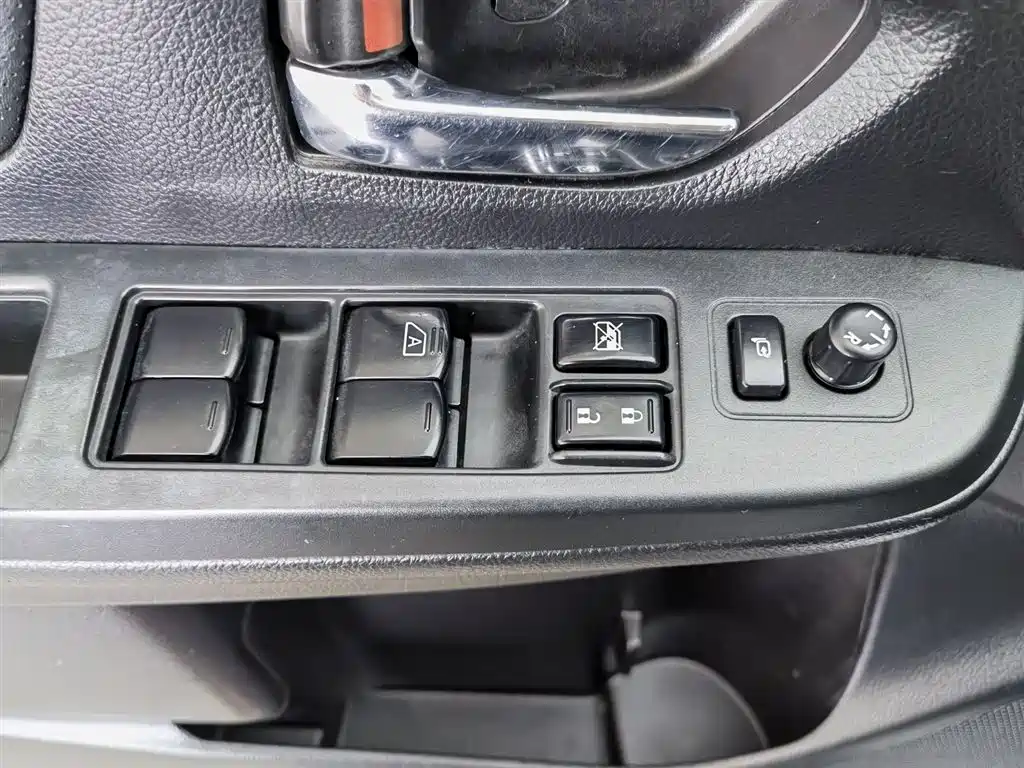 Subaru XV 2012 2.0i Luxury Edition фото 9