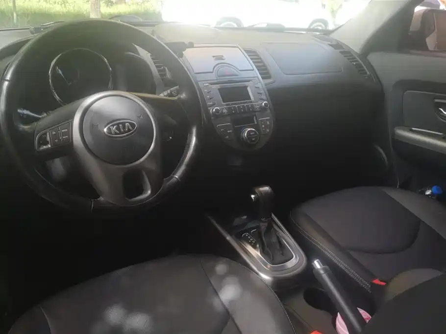 Kia Soul 2013 1.6L AT Premium фото 12
