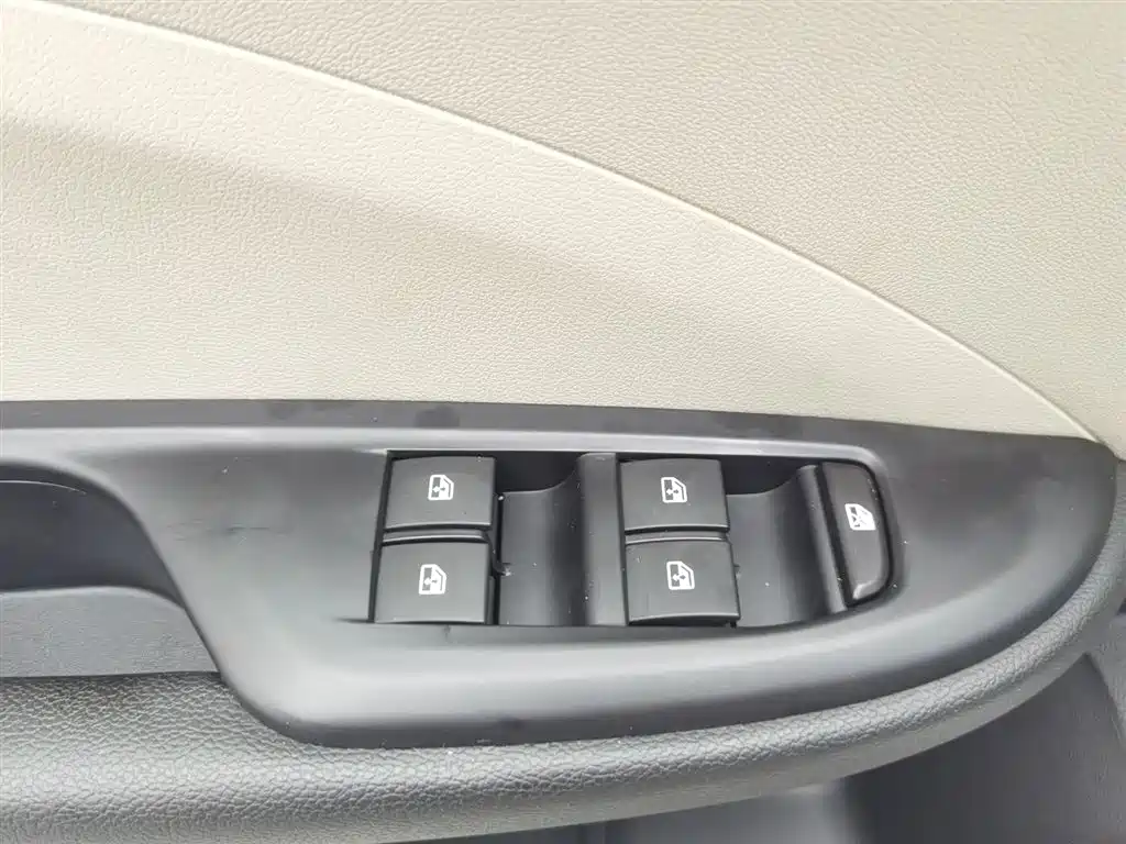 Buick Excelle 2018 15T Manual Elite (China V) фото 9