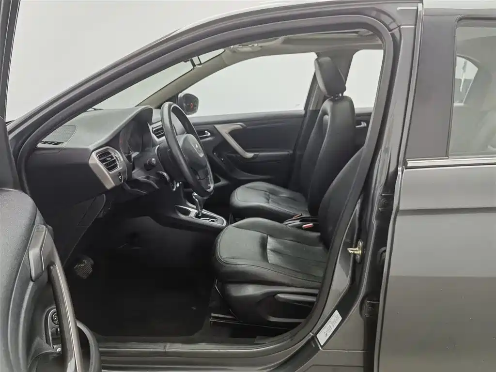 Peugeot 301 2014 1.6L Automatic Premium Edition фото 10