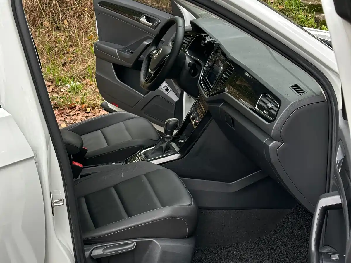 Volkswagen T-ROC 2019 280TSI DSG 2WD Luxury Type China VI фото 25