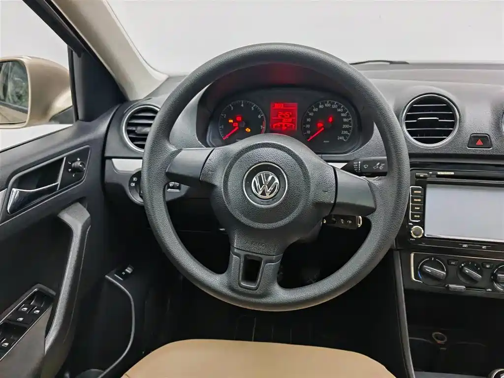 Volkswagen Jetta 2013 1.6L Manual Comfort фото 11