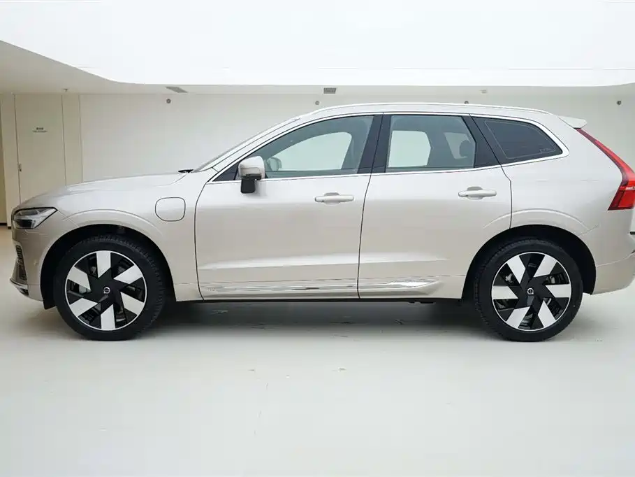 VOLVO XC60 PLUG-IN HYBRID