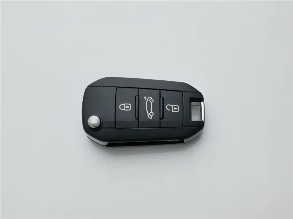 Peugeot 3008 2015 2.0L Automatic Classic Edition фото 19