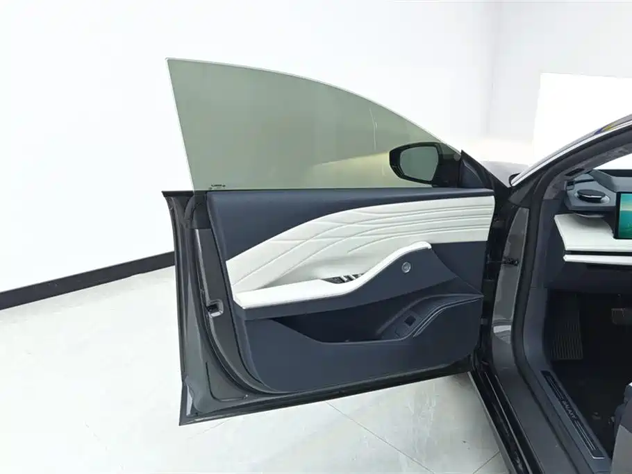 GEELY GALAXY GALAXY E8