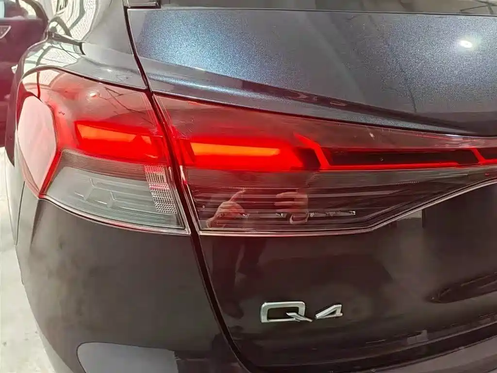 AUDI Q4 E TRON