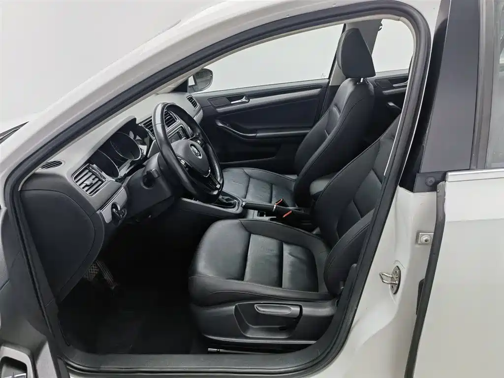Volkswagen Sagitar 2018 280TSI DSG Spark Edition фото 10