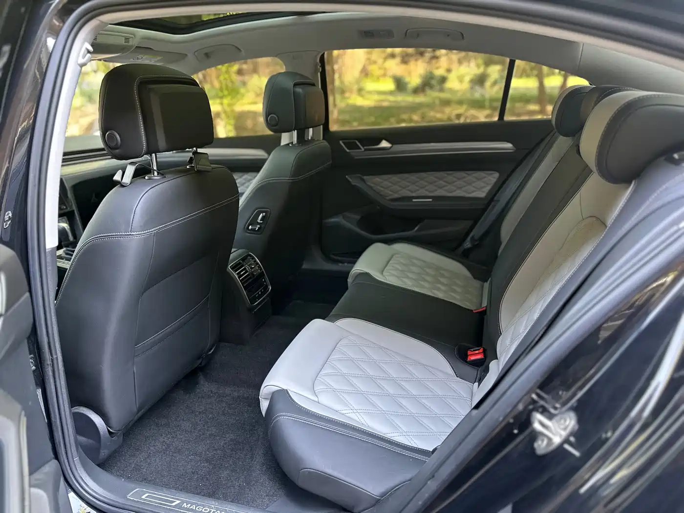Volkswagen Magotan 2023 2 Million Units Anniversary Edition 330TSI DSG Leading Type фото 12