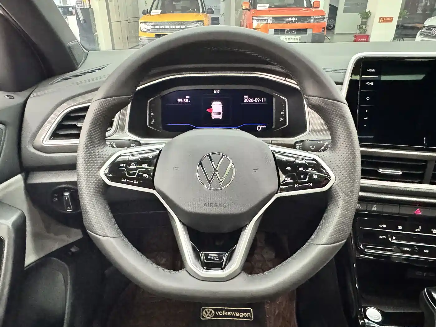 Volkswagen T-ROC 2026 2025 300TSI DSG 2WD Dawn Edition