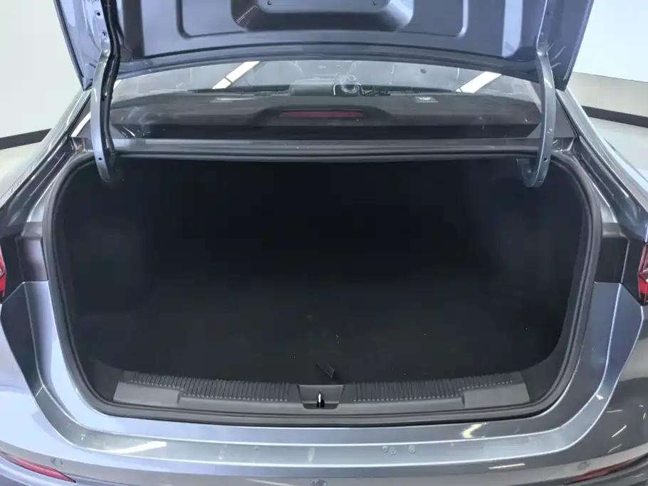 Roewe i5 2025 2023 1.5L CVT Luxury Edition