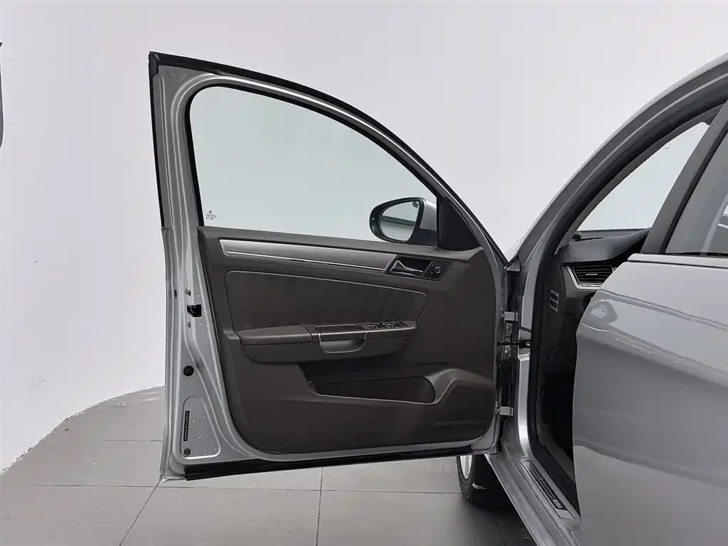 Volkswagen Bora 2014 1.6L Automatic Comfort Edition фото 8