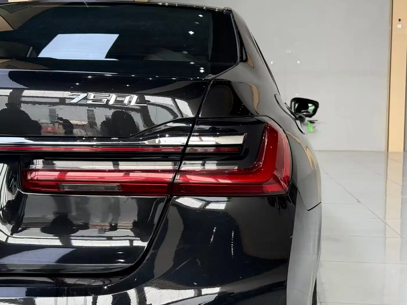 BMW 7 Series 2016 730Li Leading фото 9