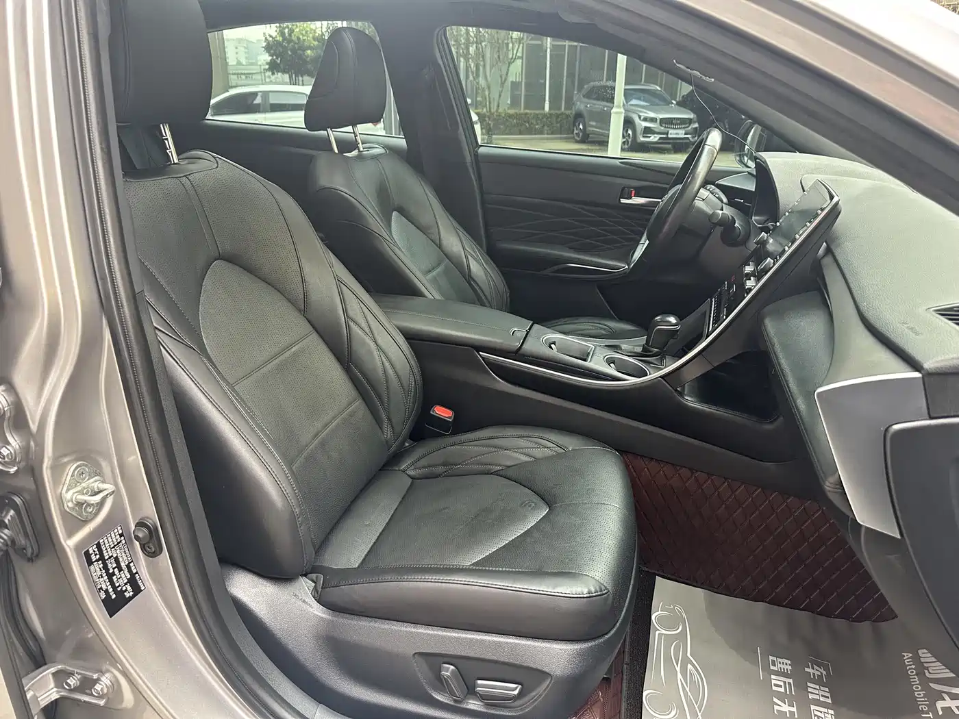 Toyota Avalon 2019 Hybrid 2.5L XLE Premium Edition China VI фото 19