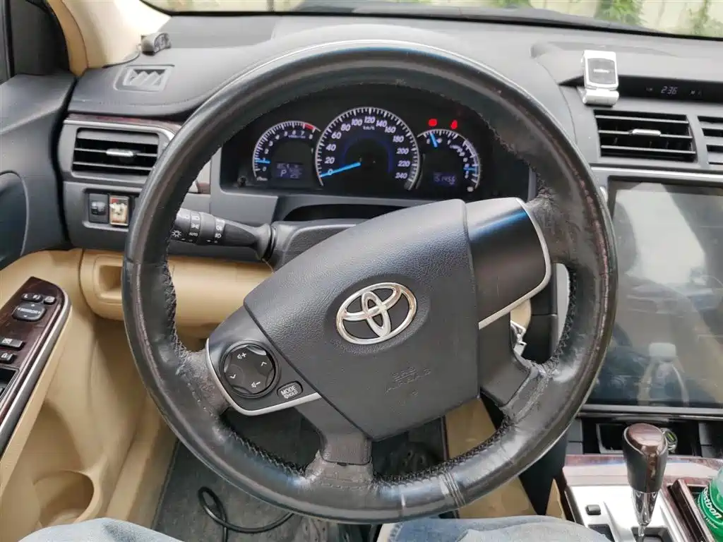 Toyota Camry 2015 2.0G Leading Edition фото 7