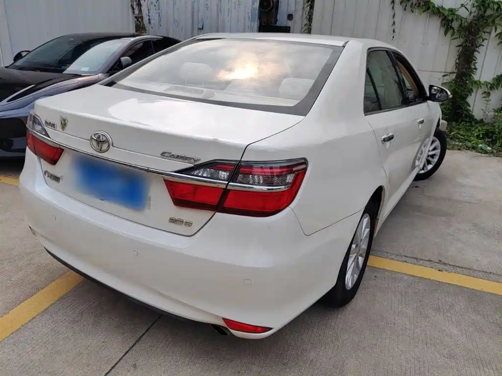 Toyota Camry 2015 2.0G Leading Edition фото 5