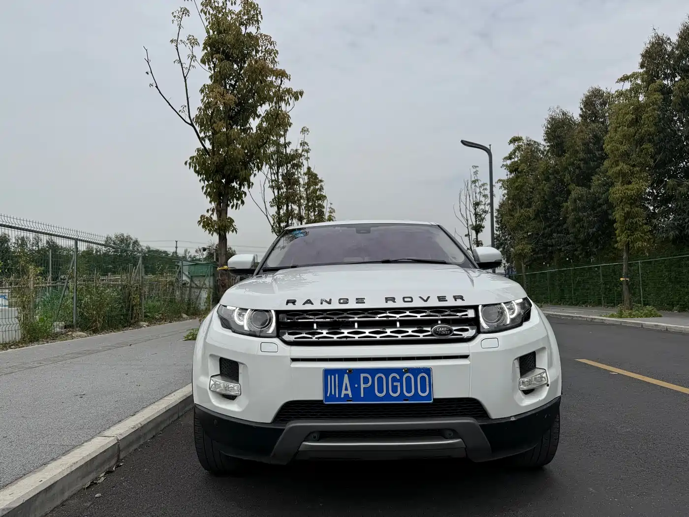 Land Rover Range Rover Evoque (Import) 2013 2.0T 3-Door Glamour Edition фото 2