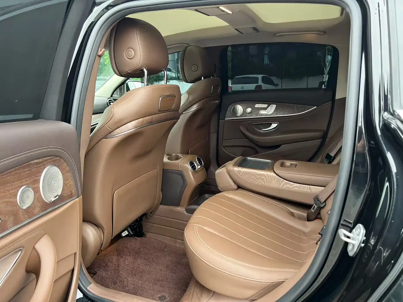 Mercedes-Benz E-Class 2018 Facelift E 300 L Luxury фото 7