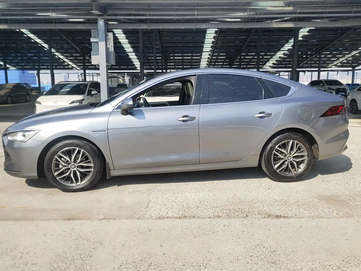 BYD Qin PLUS 2021 DM-i 55KM Flagship фото 3