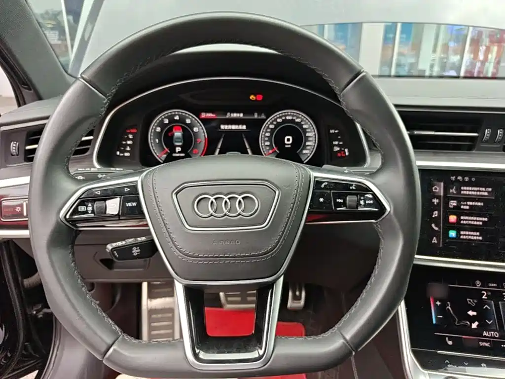 Фото 11 - Audi A6L