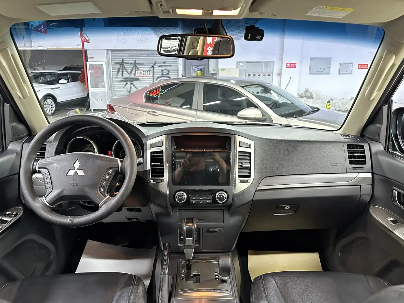 Mitsubishi Pajero (Import) 2015 3.0L Automatic Elite Premium Edition China IV фото 21