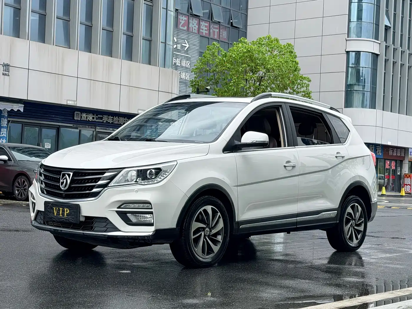 Baojun 560 2017 2017 1.5T DCT Flagship 7-seater
