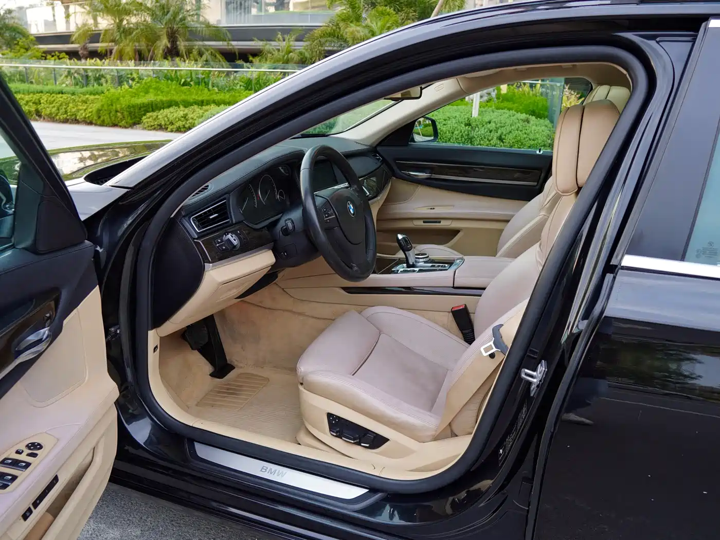 BMW 7 Series 2009 730Li Luxury фото 5