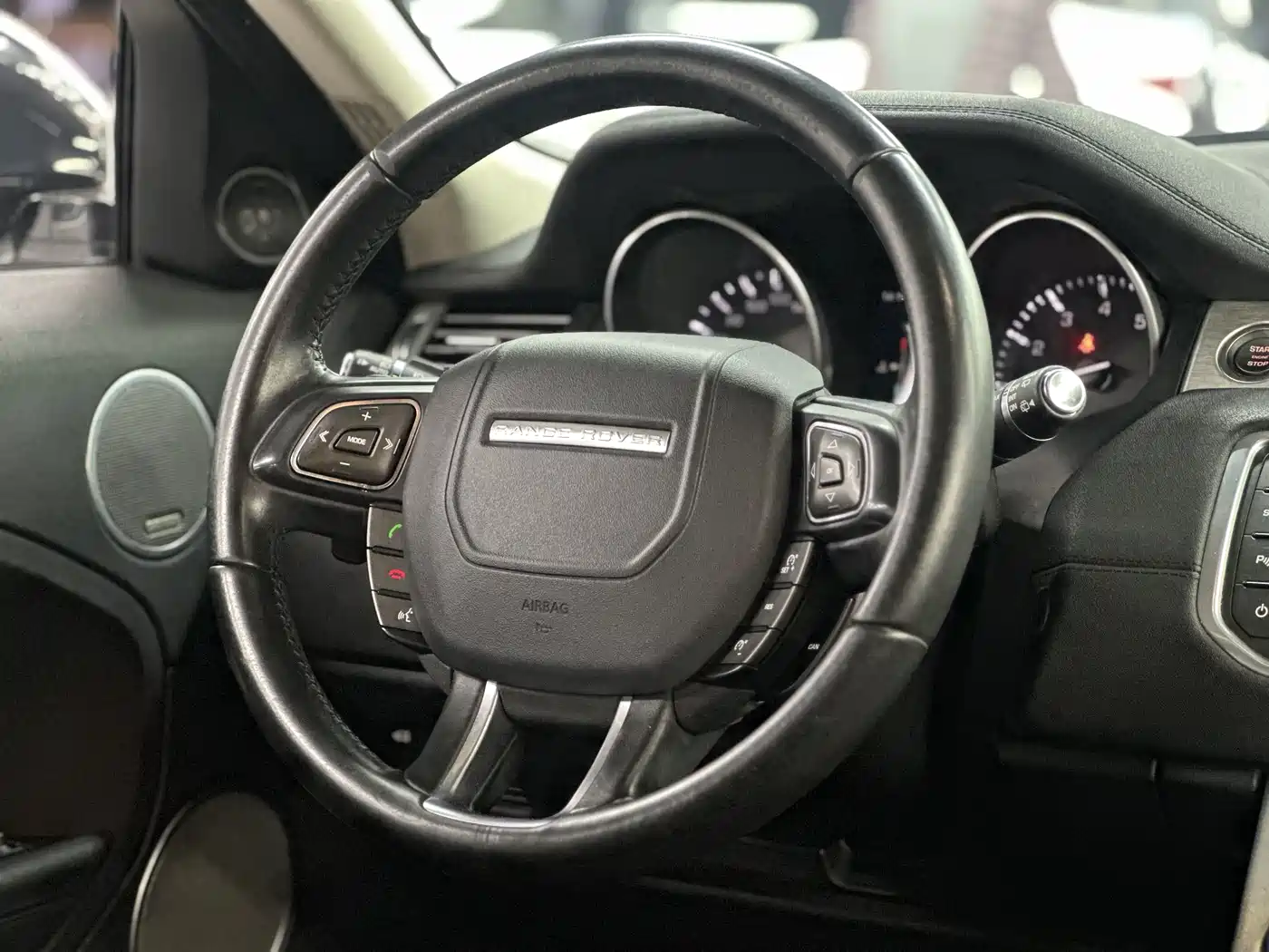 Land Rover Range Rover Evoque 2015 2.0T 5-Door Intelligent Edition фото 21