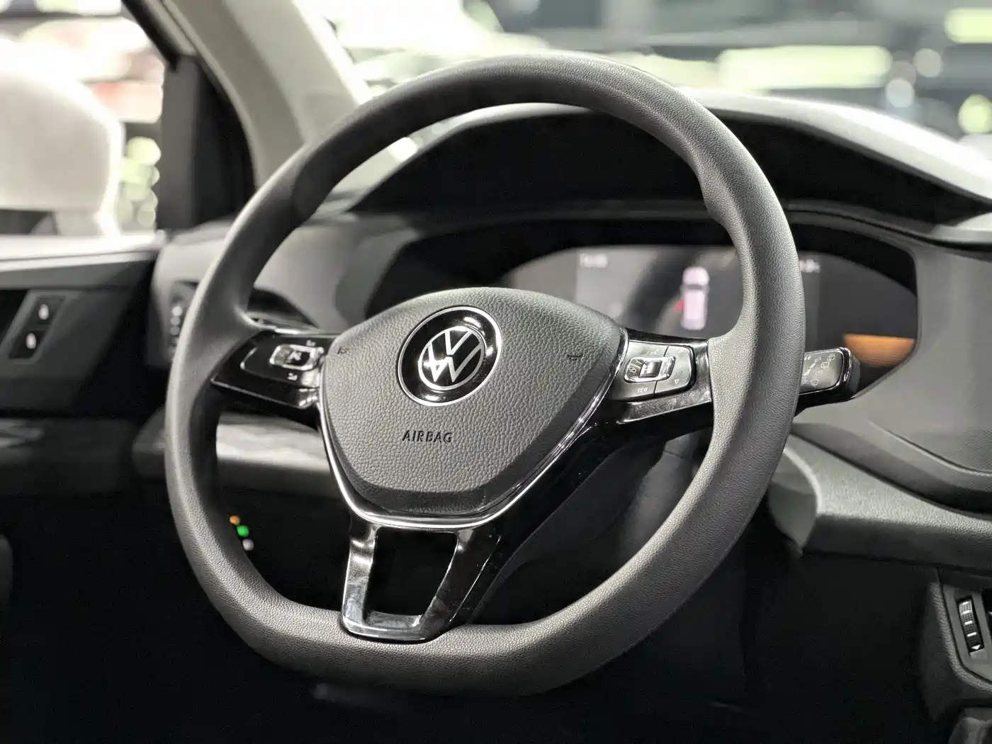 Volkswagen Tharu 2022 280TSI 2WD Trend фото 16