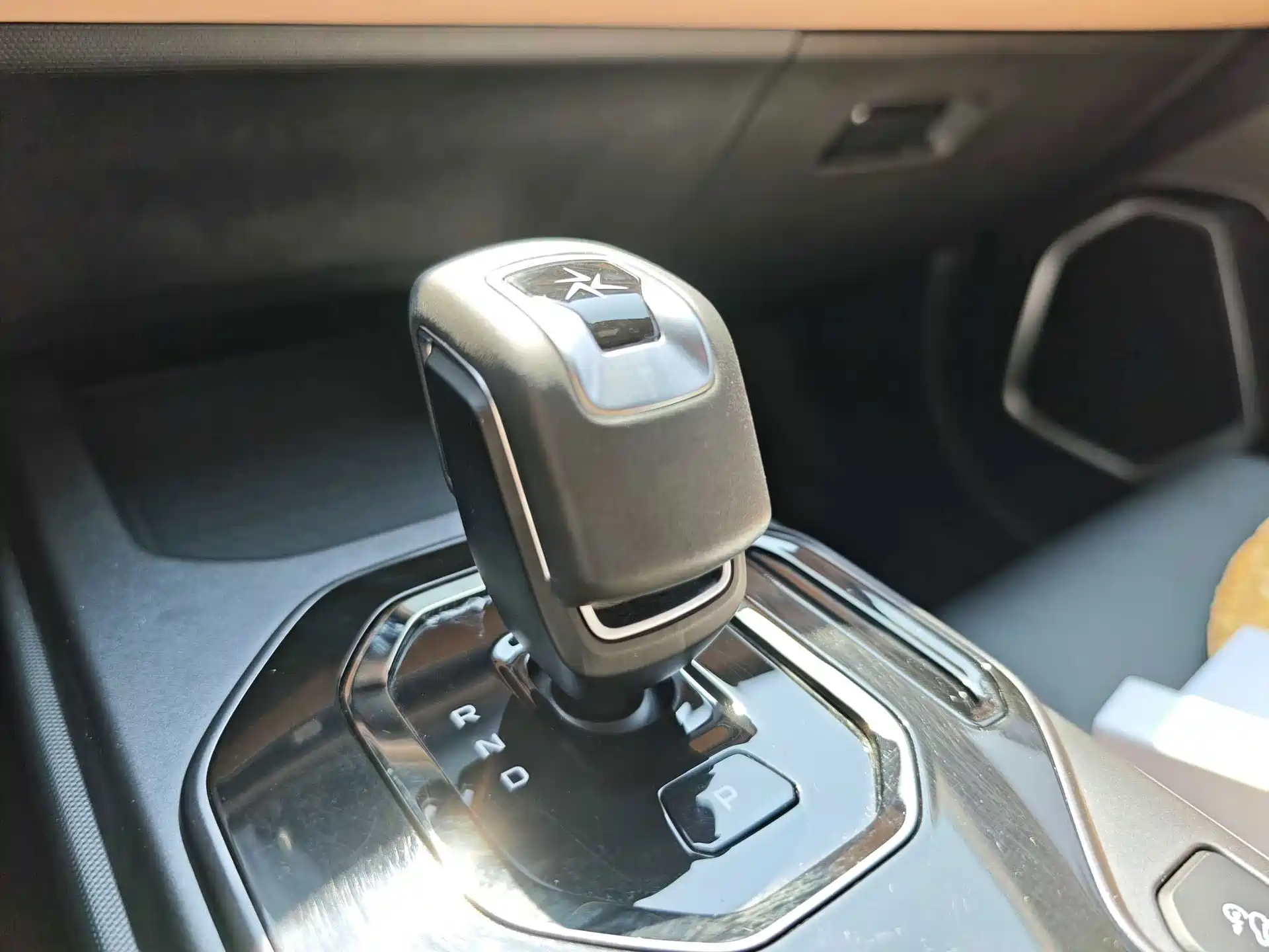 Фото 12 - Geely ICON
