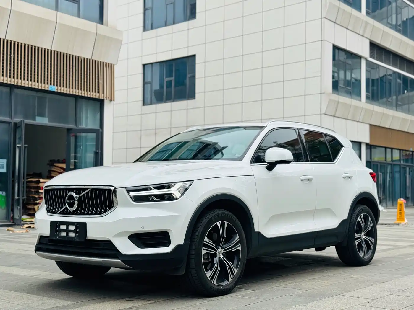 Volvo XC40 2022 Model T4 AWD Smart Vision Luxury Edition
