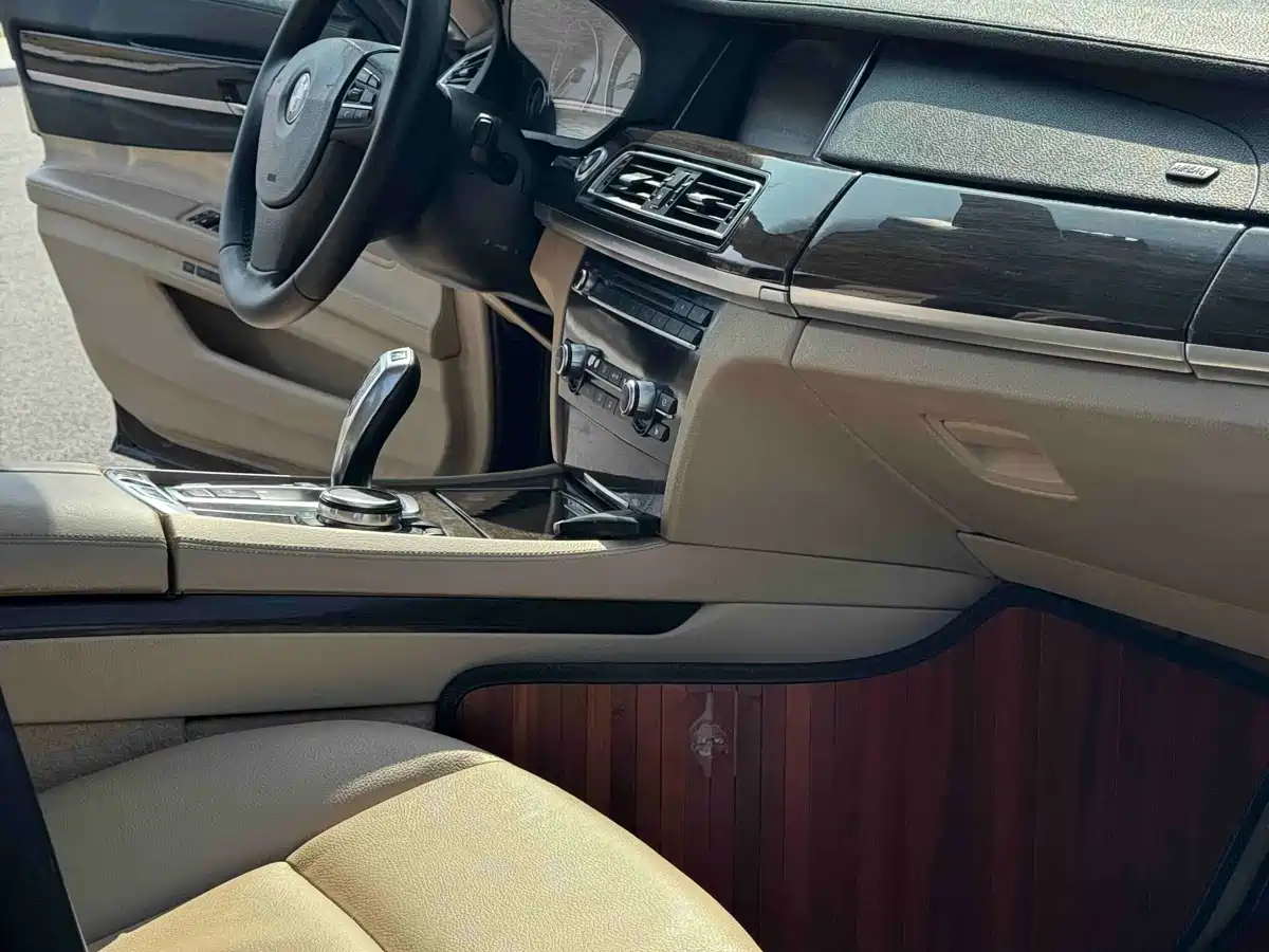 BMW 7 Series 2011 730Li Elegance фото 4
