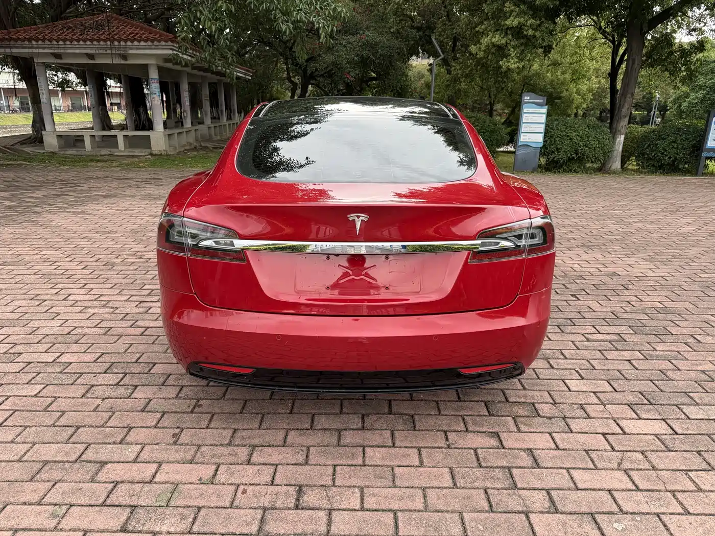 TESLA MODEL S
