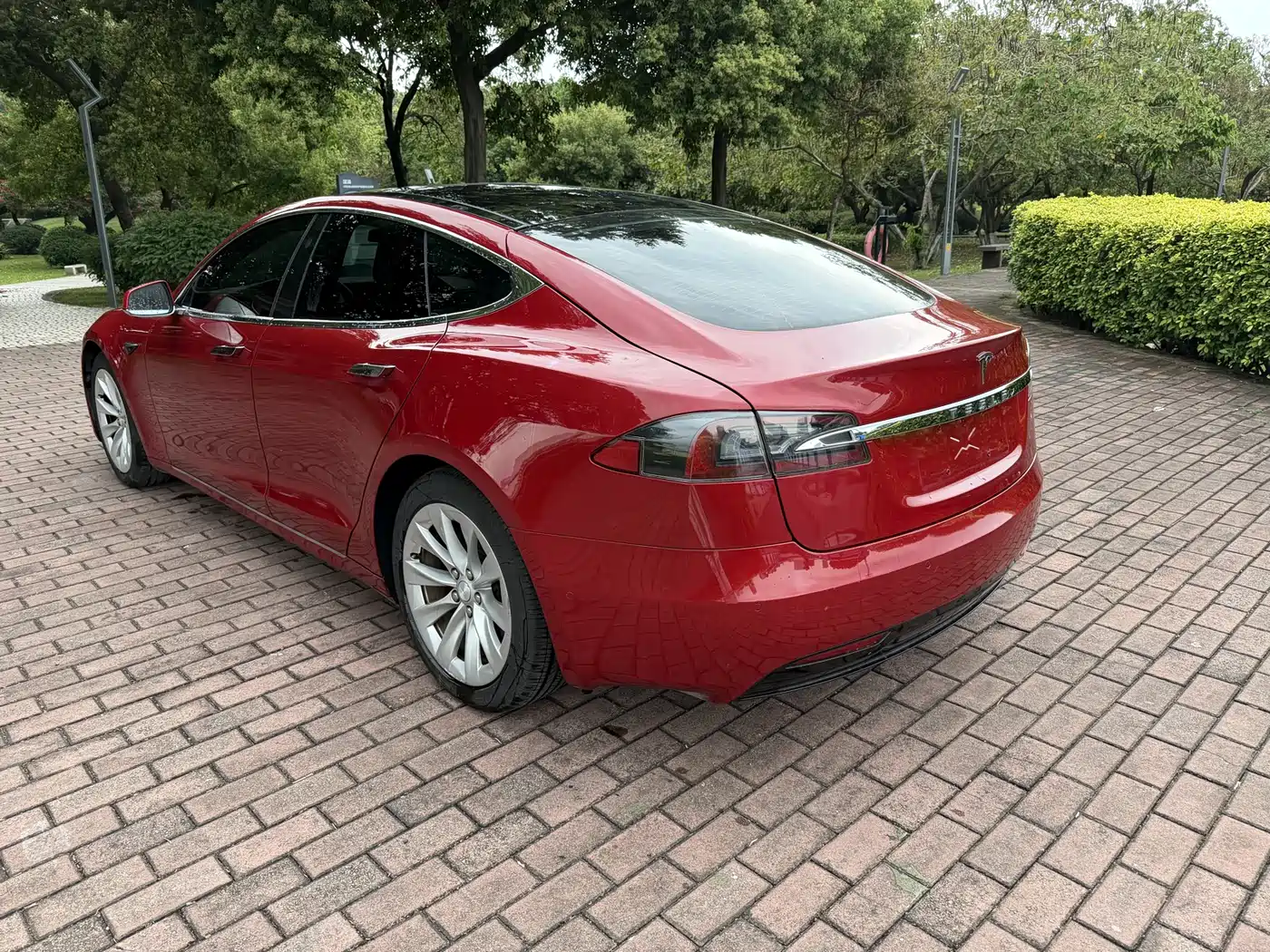 TESLA MODEL S