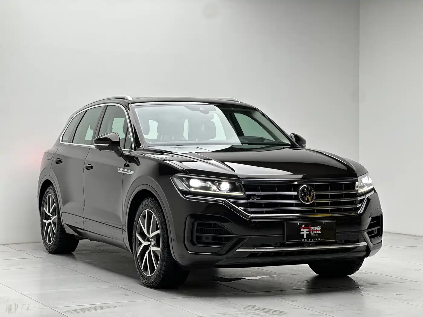 Volkswagen Touareg 2019 3.0TSI Sharp Edge Edition China VI фото 3