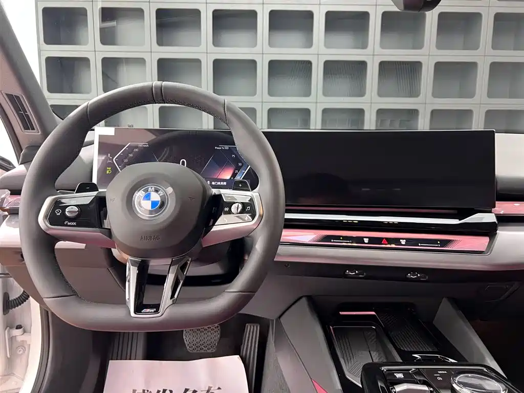 BMW 5 Series 2025 530Li Leading M Sport Package фото 18