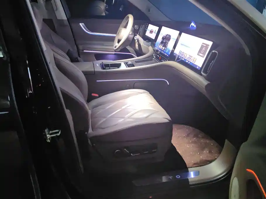 AITO Wenjie AITO M9 2025 Extended Range Ultra 52kWh 6-Seater фото 8