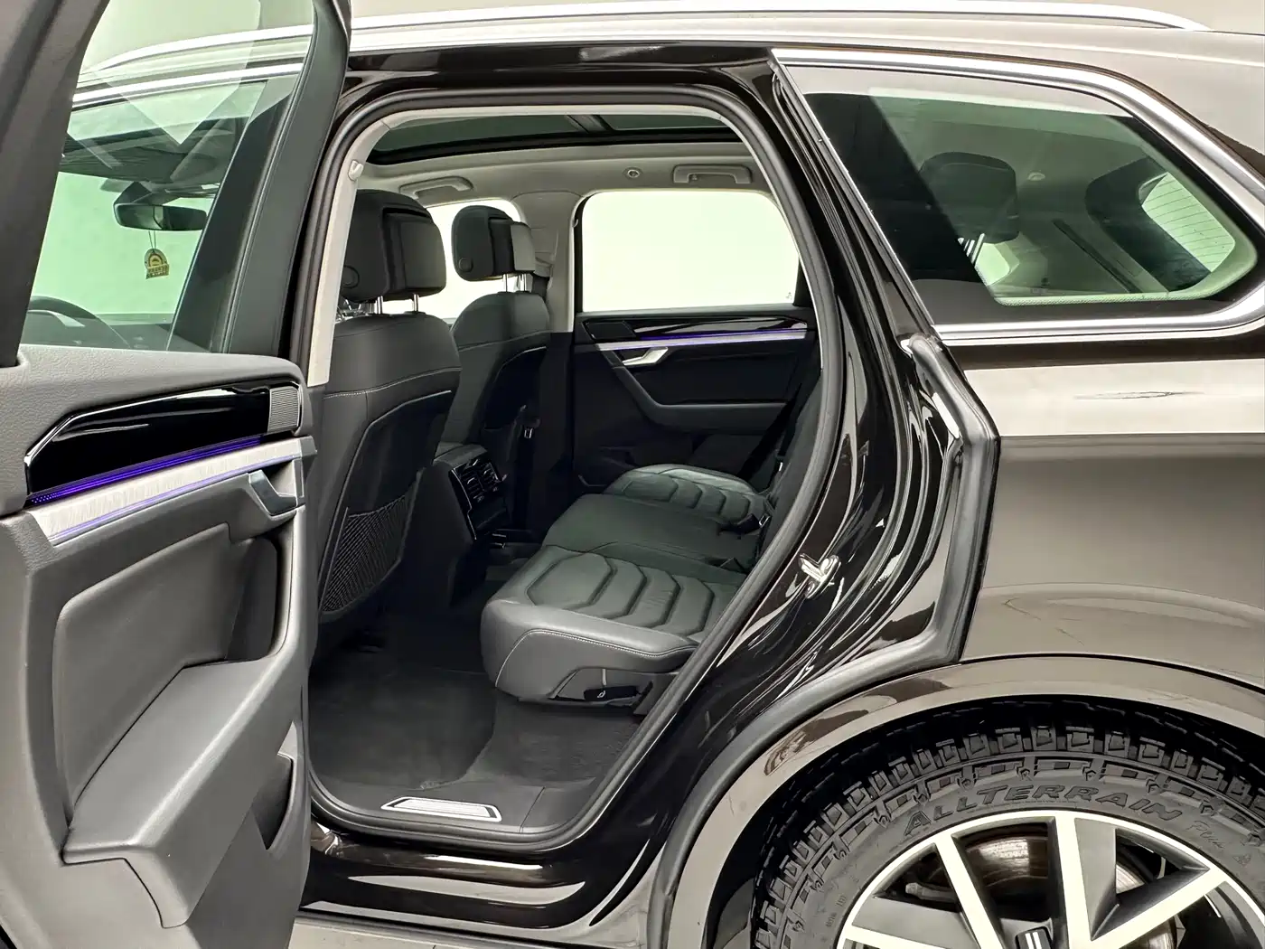 Volkswagen Touareg 2019 3.0TSI Sharp Edge Edition China VI фото 8