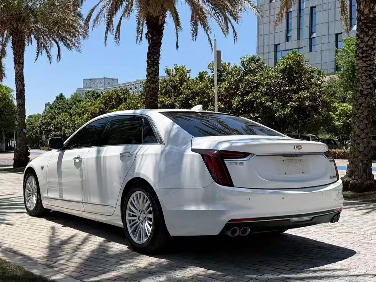 CADILLAC CT6
