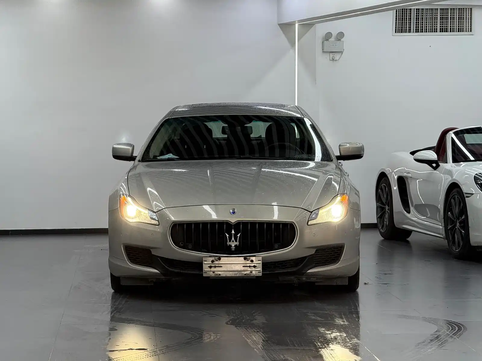 Photo 2 - Maserati Quattroporte