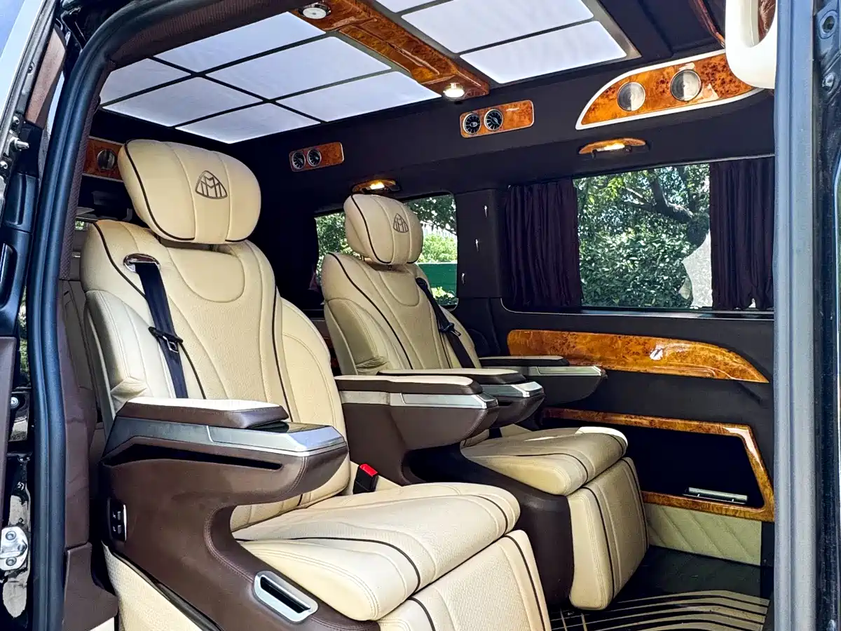 Mercedes-Benz Vito 2023 2.0T Elite 7-Seater фото 13