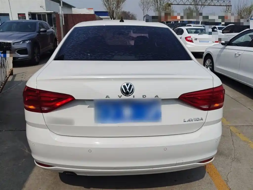 Volkswagen Lavida 2017 1.6L Automatic Trend Edition фото 6