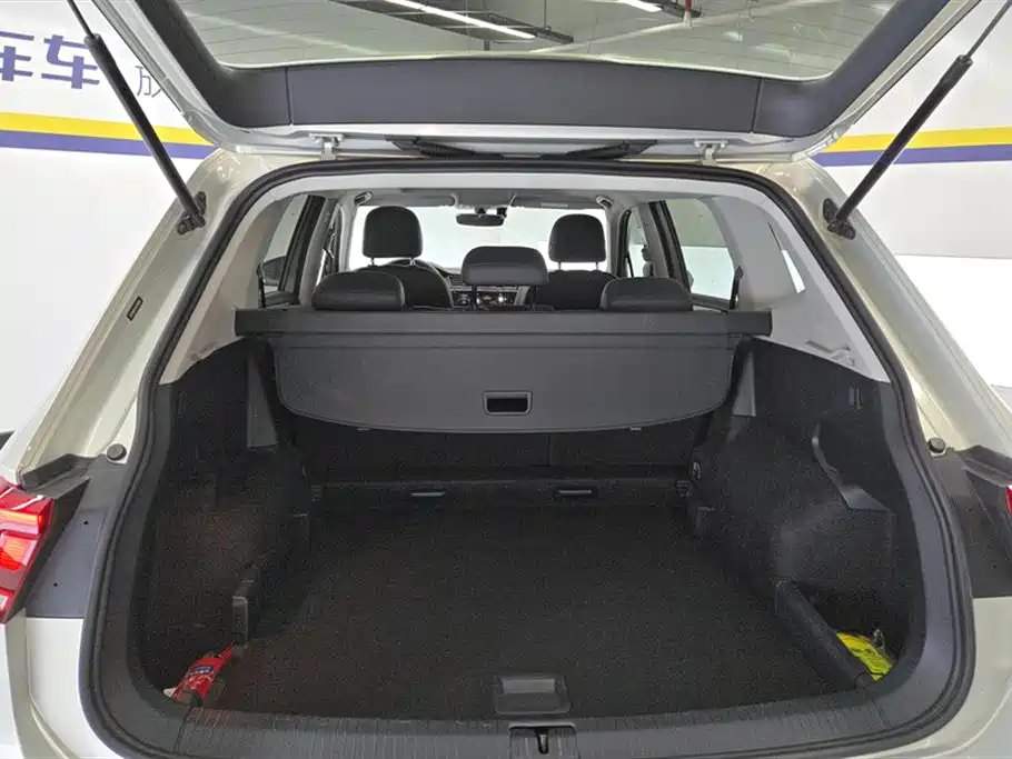 Volkswagen Tiguan L 2018 Facelift 330TSI Automatic 2WD Luxury Edition фото 4
