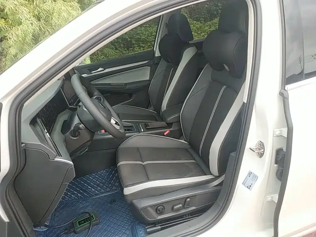 Volkswagen Golf 2025 2025 Facelift 300TSI Pro